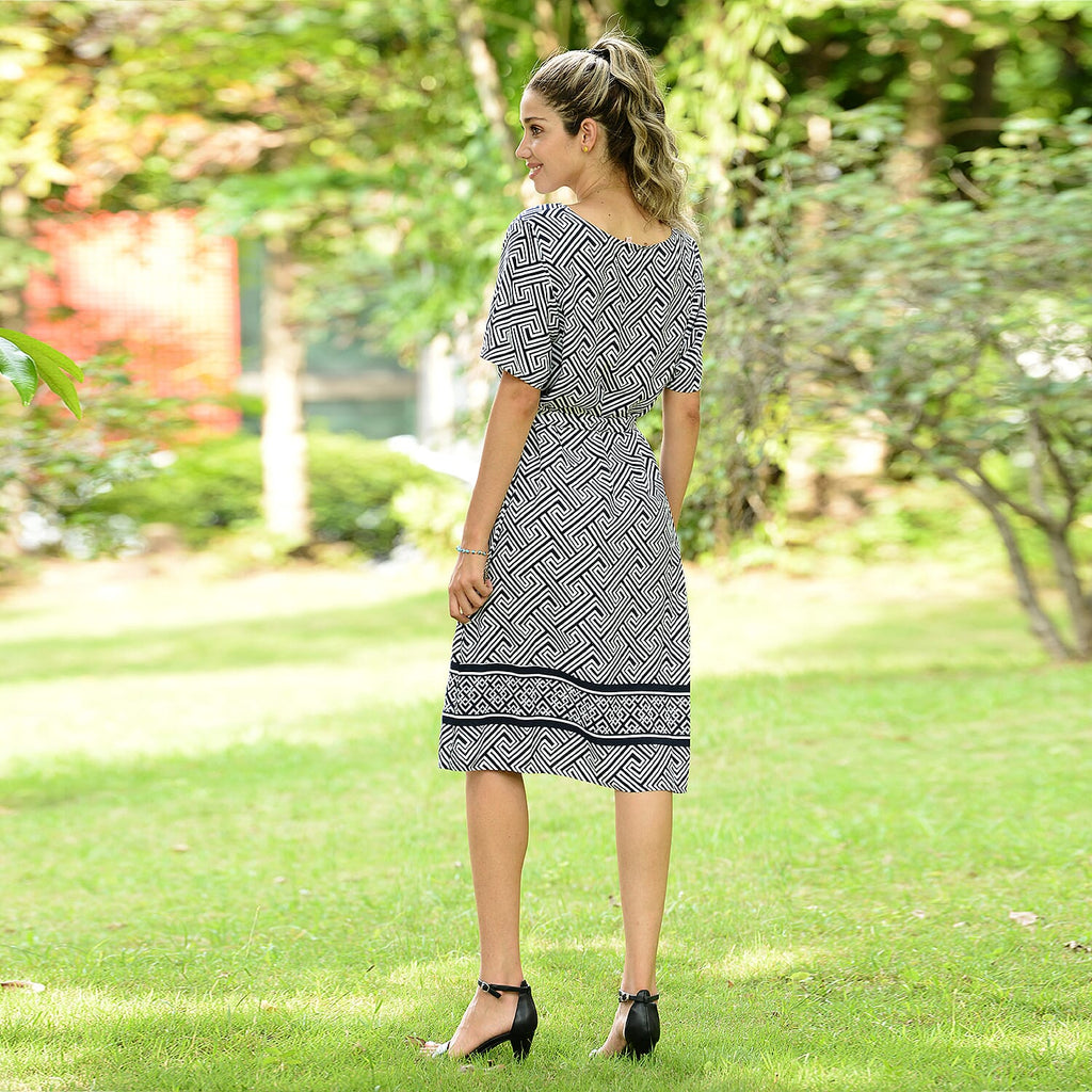 LA MAREY Viscose Fret Pattern Short Sleeve Dress (Size XXL - 24) - Navy and White