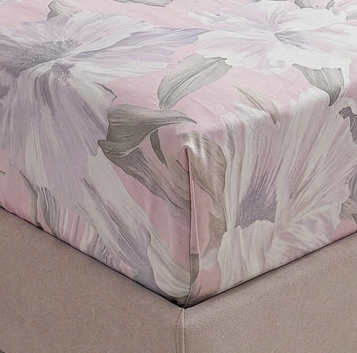 LA Marey Signature Collection - 3 Piece Set - 100% Mulberry Silk Fitted Sheets &amp; 2 Mother Of Pearl Button Pillowcases King (200 x 150 cm) - Beige 8412044 3