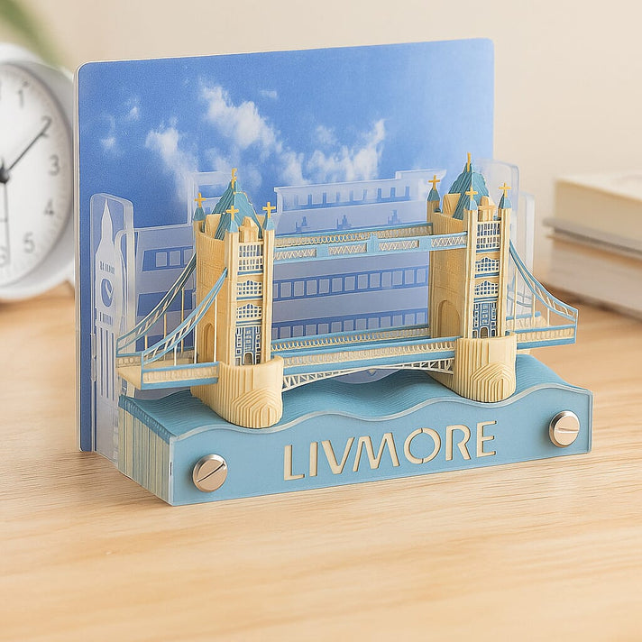 LIVMORE 2026 London Bridge Sculpture Calendar &amp; Acrylic Pen Holder - Grey 8249375 1