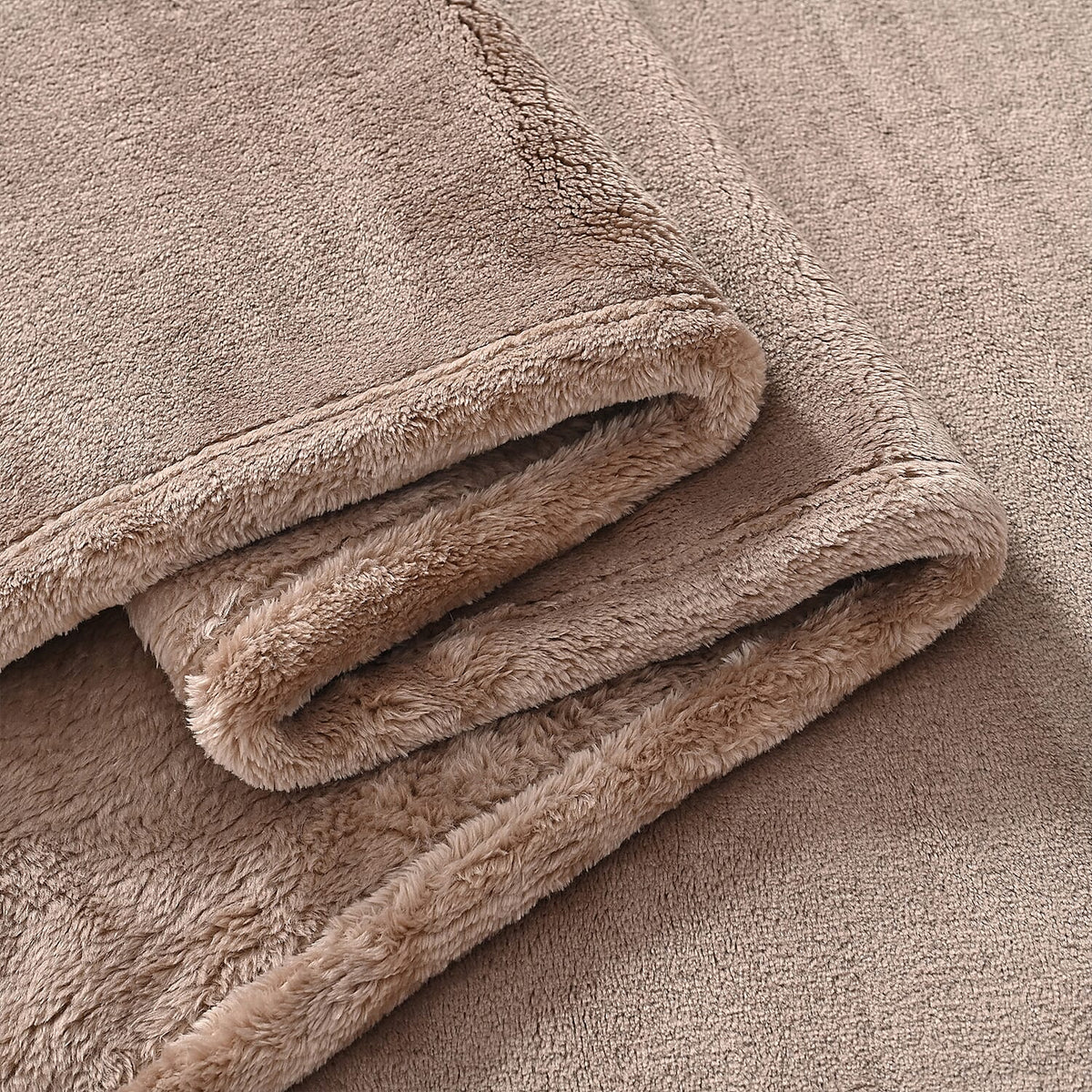 LIVMORE- Double-Sided Cozy 550 gsm Faux Fur Blanket (Size 200x150 cm) - Taupe 8188542 4