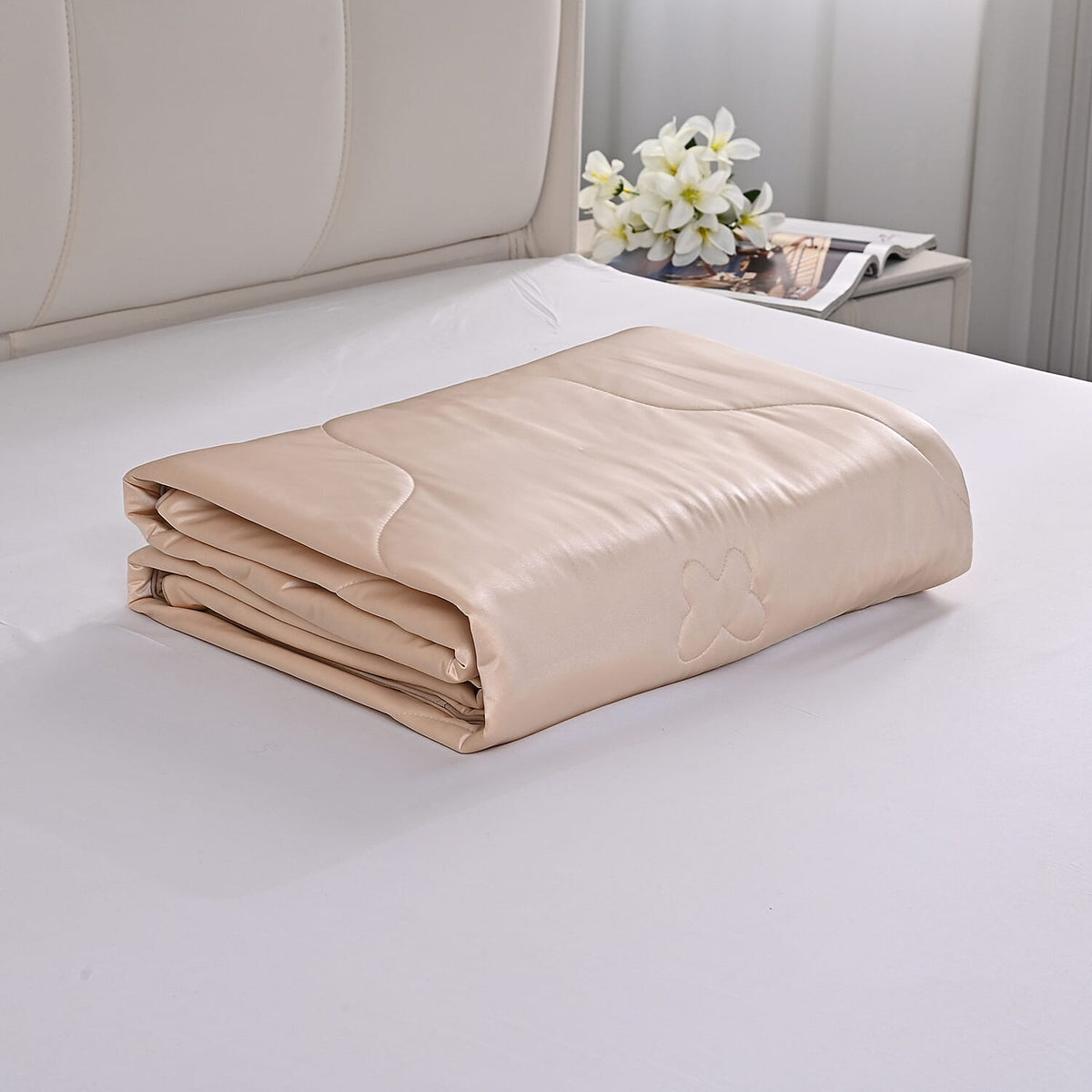 LIVMORE All Seasons Beige Cooling Mulberry Silk Blend Quilt (135X200 cm) V32520999 0
