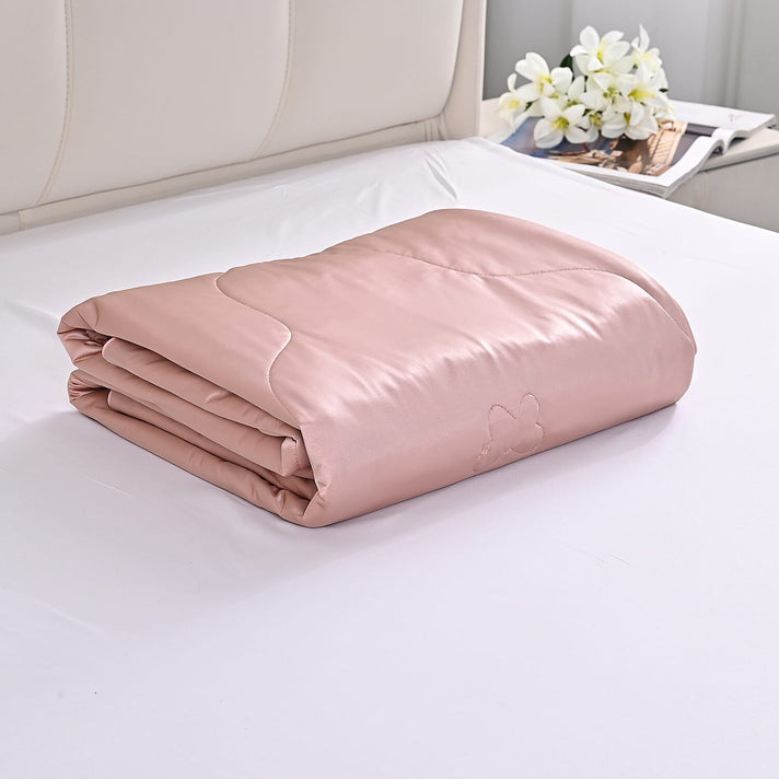LIVMORE All Seasons Pink Cooling Mulberry Silk Blend Quilt (135X200 cm) 8322531 1