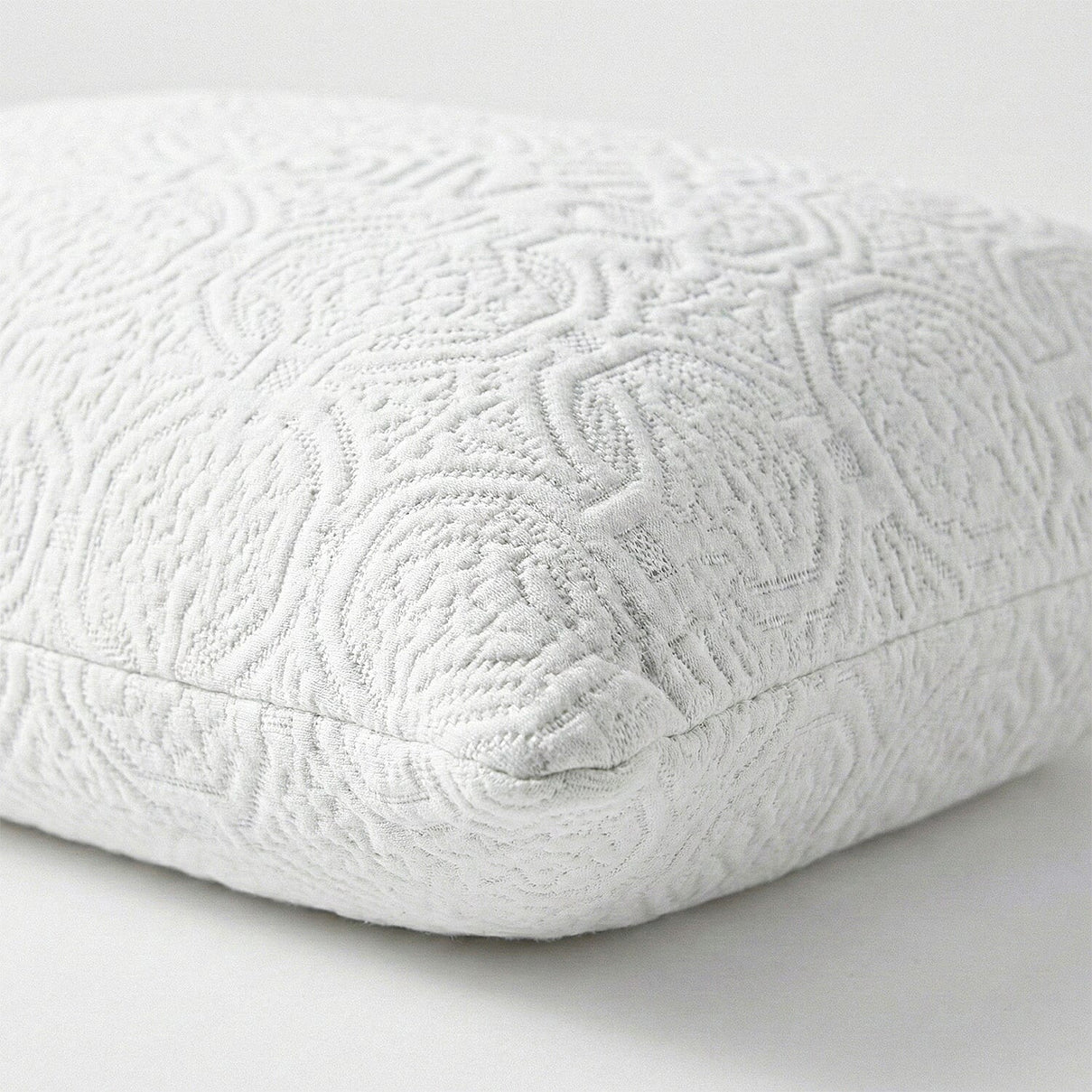LIVMORE Silver-Infused Jacquard Waterproof Pillow Protector (50 x 75cm) - White 8322493 3