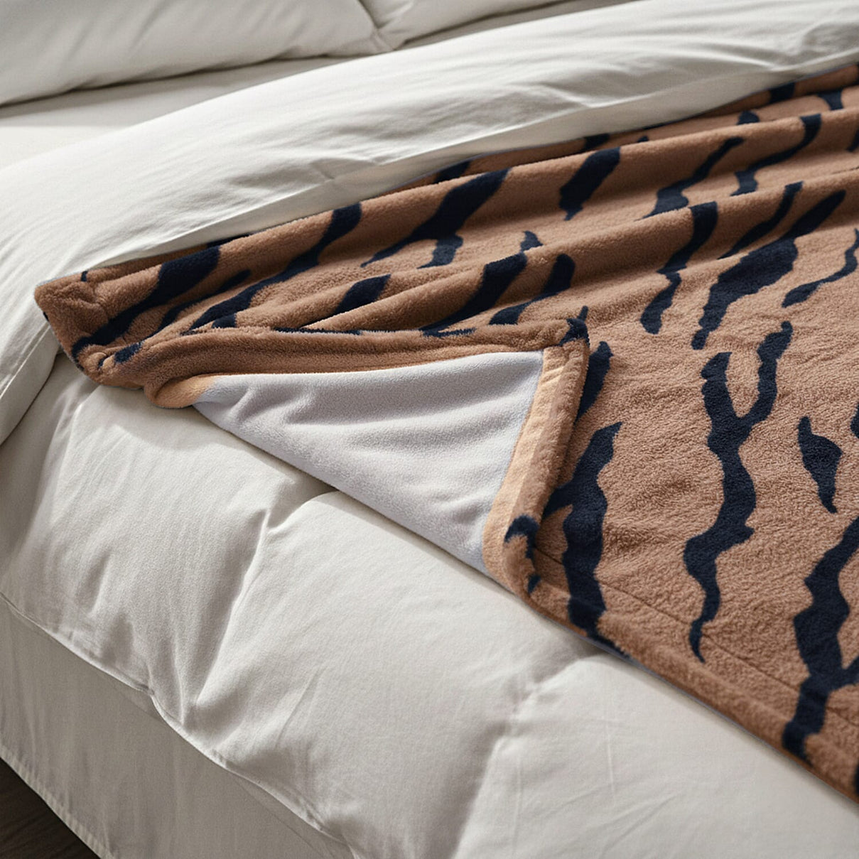 LIVMORE Zebra Print Faux Fur Cosy Blanket (200x150 cm) - Brown &amp; Black, 560 GSM 8188331 3