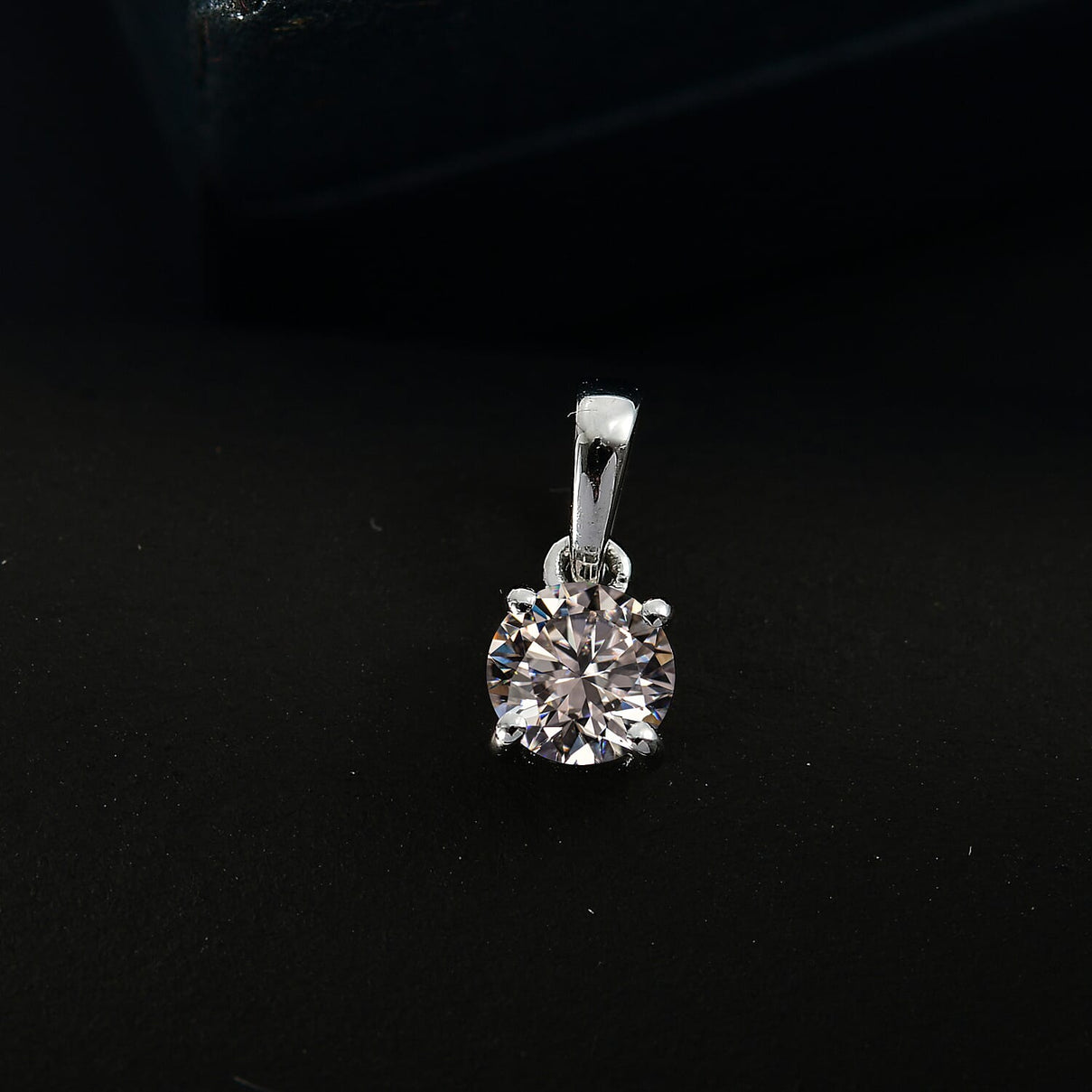 LUXURIANT 950 Platinum SGL Certified Lab Grown Diamond (VS-E/F) Solitaire Pendant 7956191 3