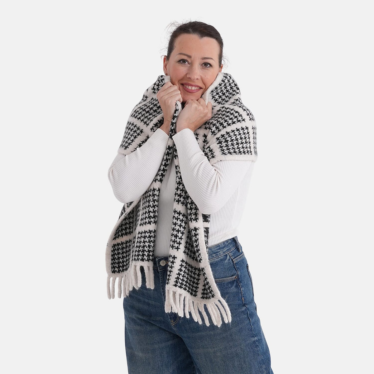 La Marey Super Soft Checkered Scarf with Tassel (180 X 30cm, One Size) - Black 8357217 0
