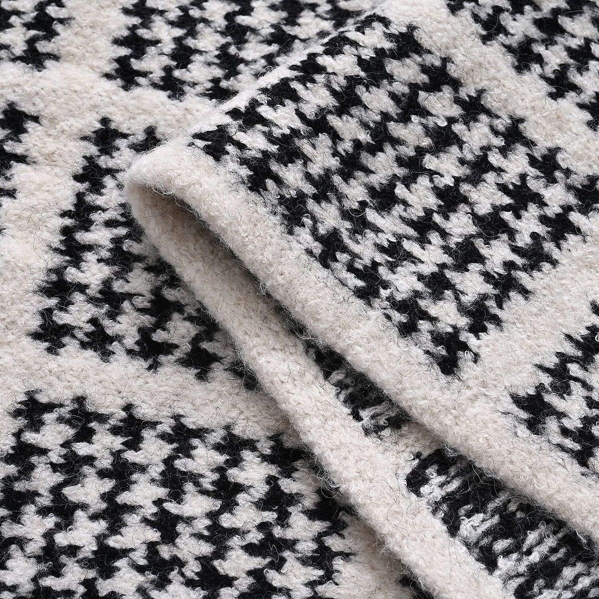 La Marey Super Soft Checkered Scarf with Tassel (180 X 30cm, One Size) - Black 8357217 8