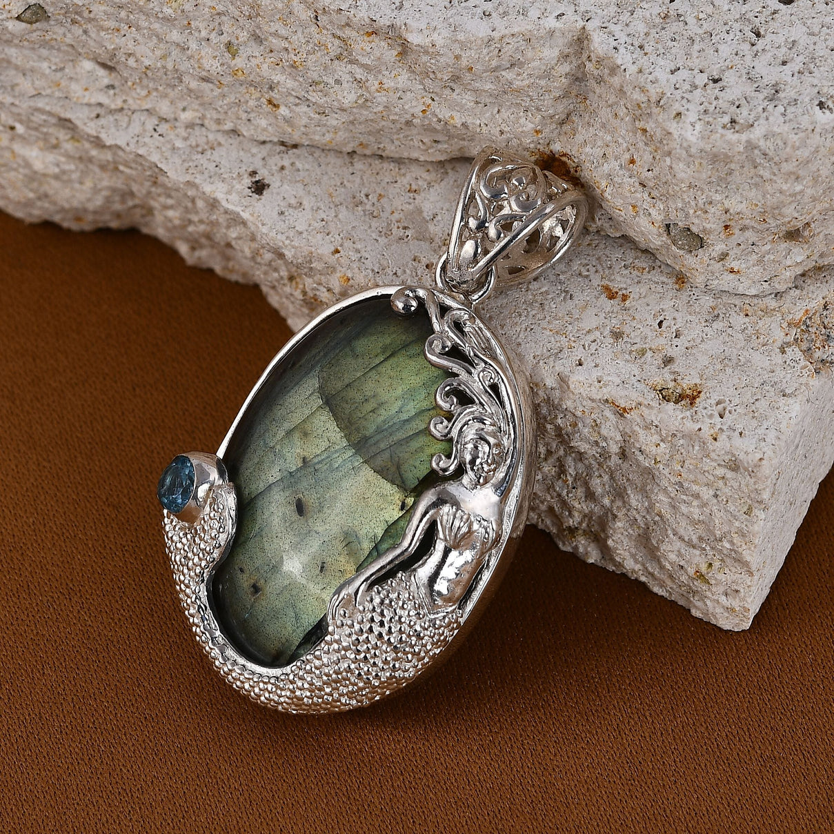 Royal Bali Collection - Labradorite and Swiss Blue Topaz Pendant in Sterling Silver 60.00 Ct, Silver Wt. 16.2 Gms 6527818 3