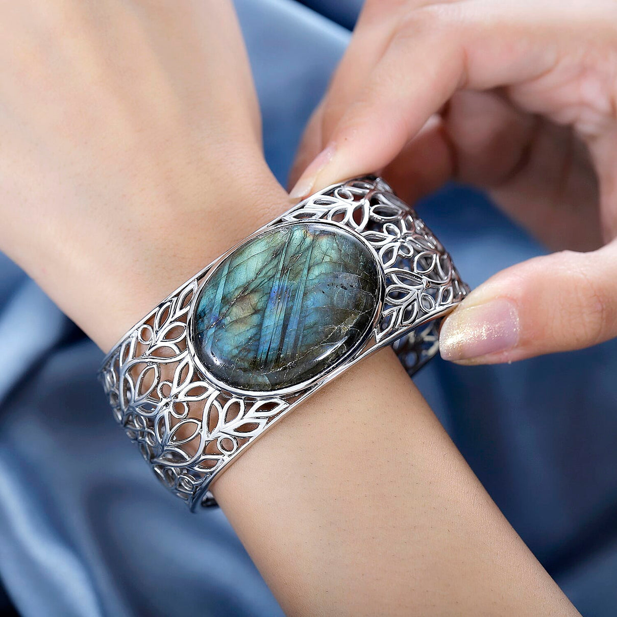 Designer Close Out- 78 Ct. Large Labradorite Cuff Bangle Size (7.5) 7759144 4