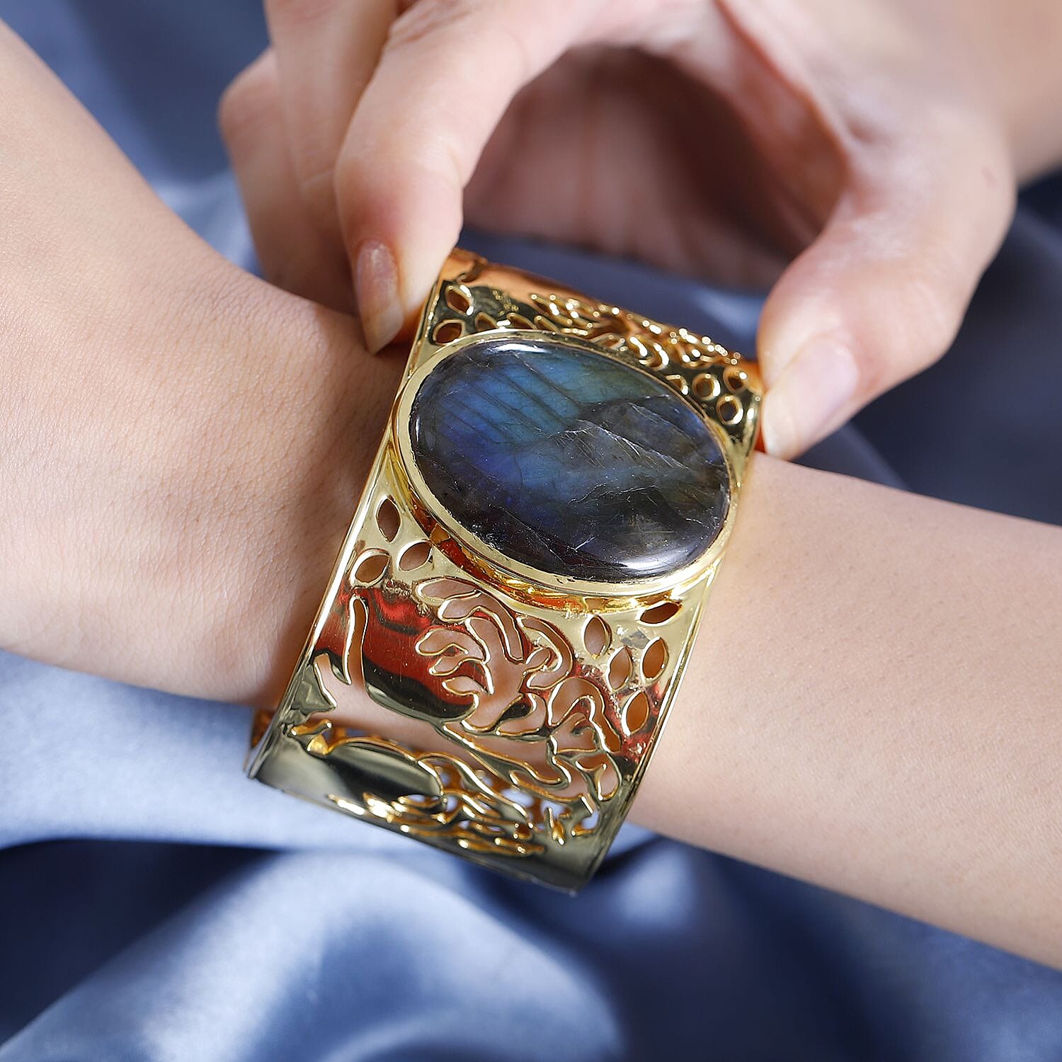 Labradorite Solitaire Cuff Bangle in Yellow Goldtone 72 ct. 7767668 3