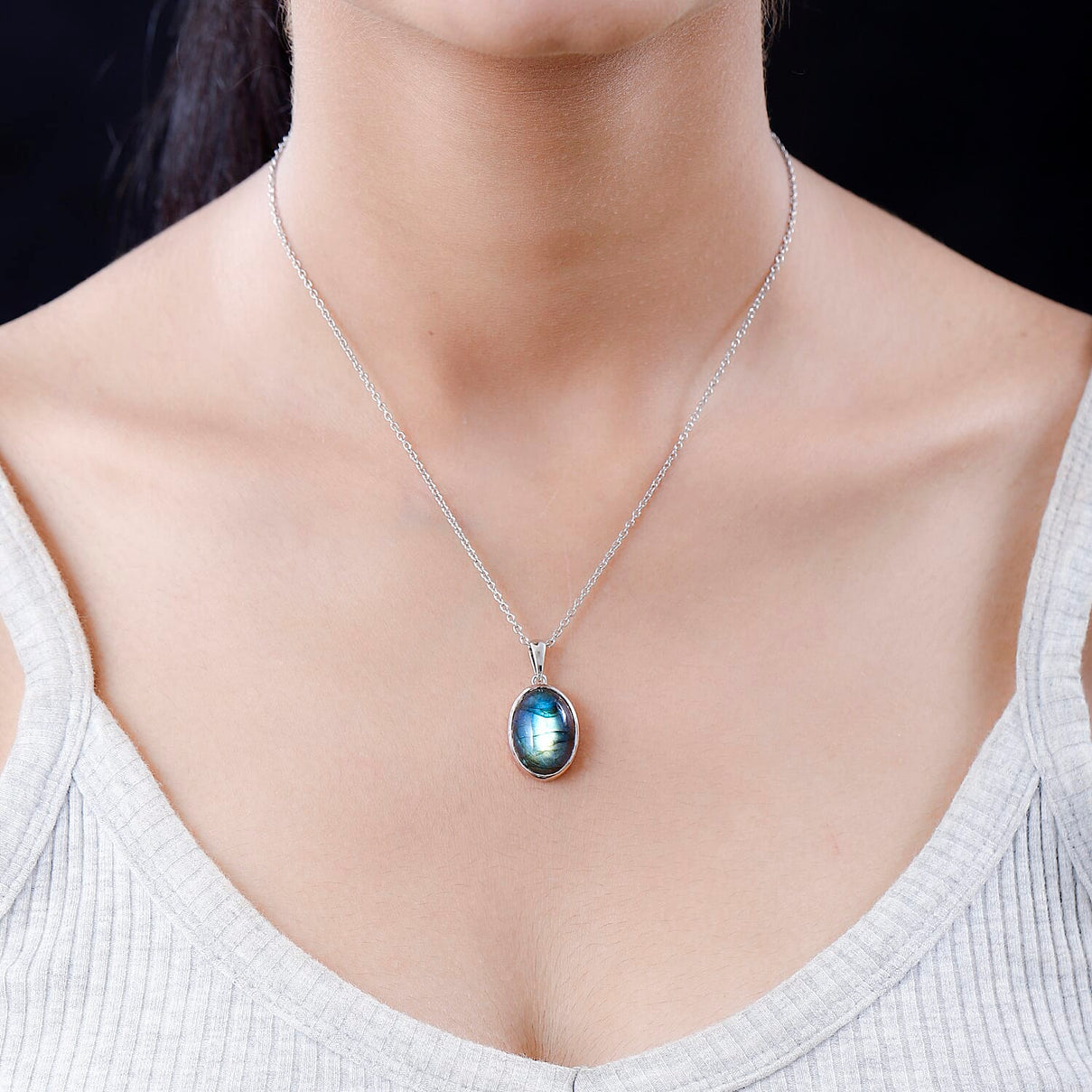 Labradorite Oval Cabochon Pendant with Chain (Size 20) 11.90 Ct. 4192673 2