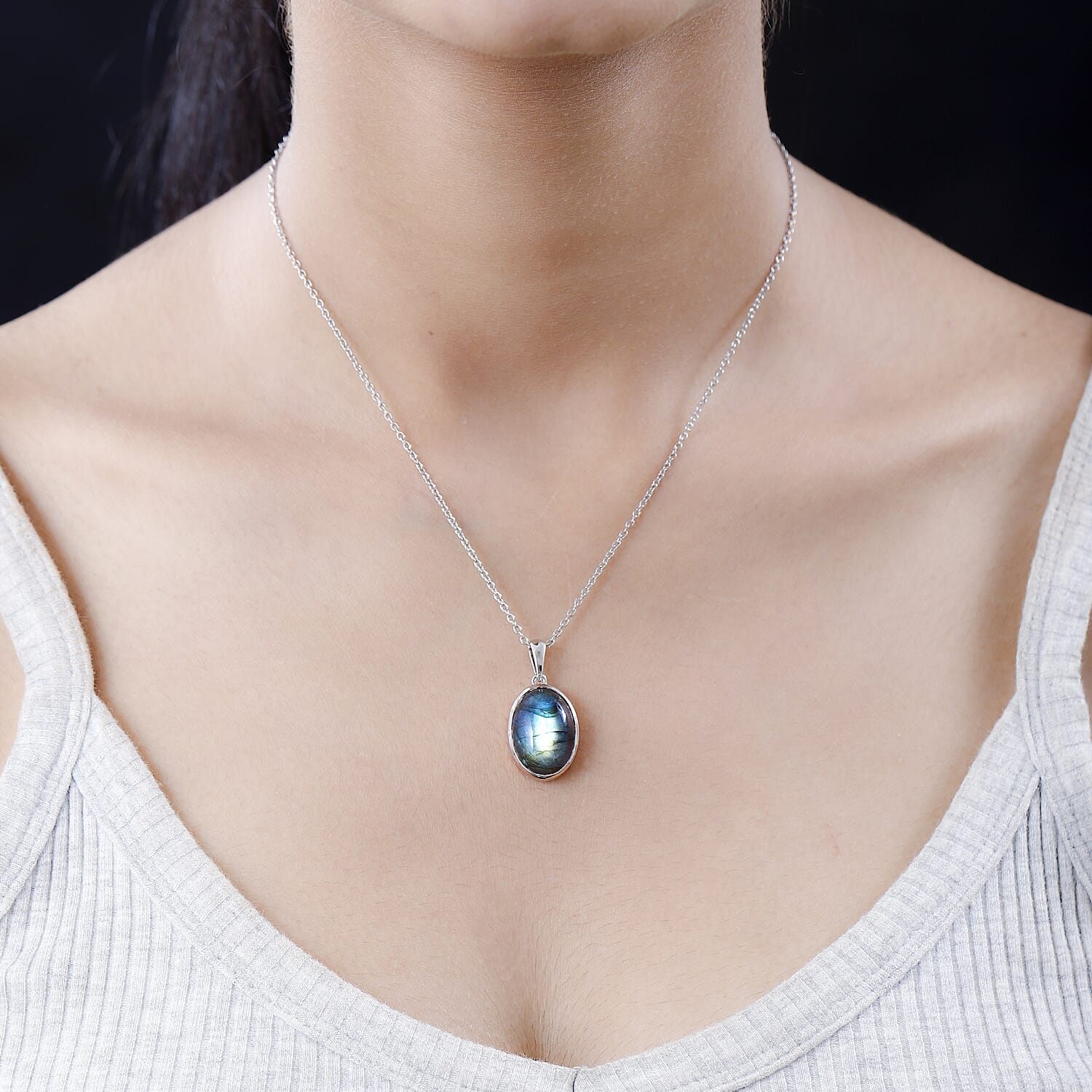 Labradorite Oval Cabochon Pendant with Chain (Size 20) 11.90 Ct. 4192673 2