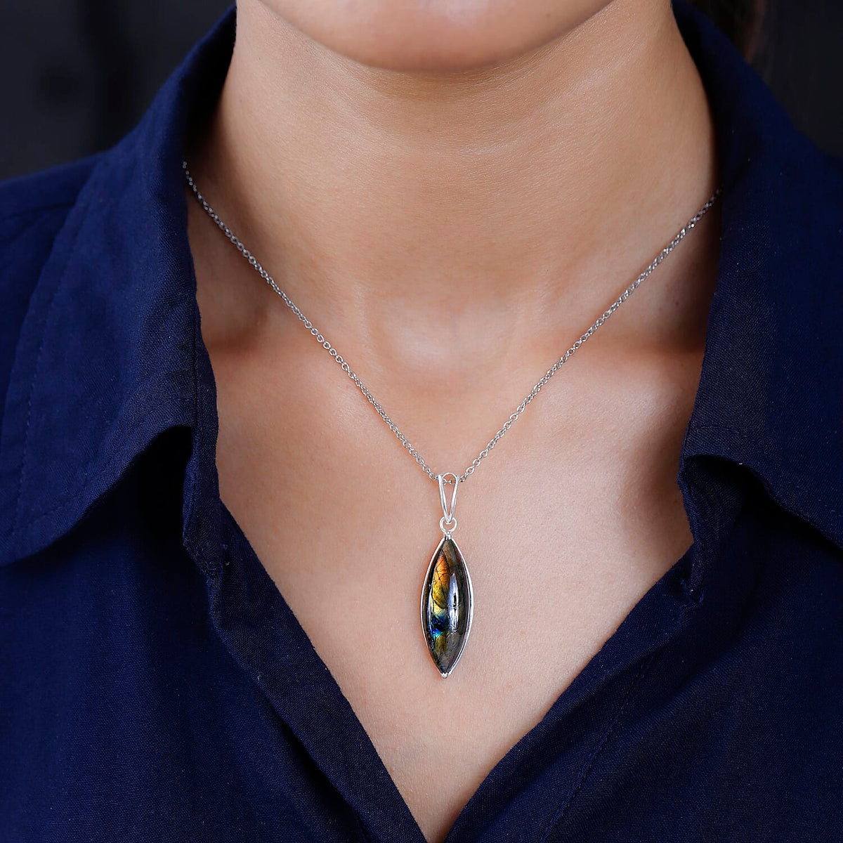 Labradorite Sterling Silver Pendant with Chain (Size 20) 15.54 Ct. 4180091 2