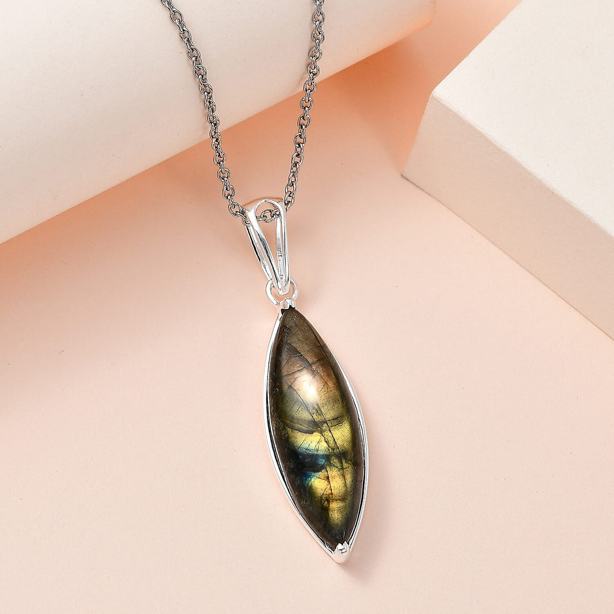 Labradorite Sterling Silver Pendant with Chain (Size 20) 15.54 Ct. 4180091 3