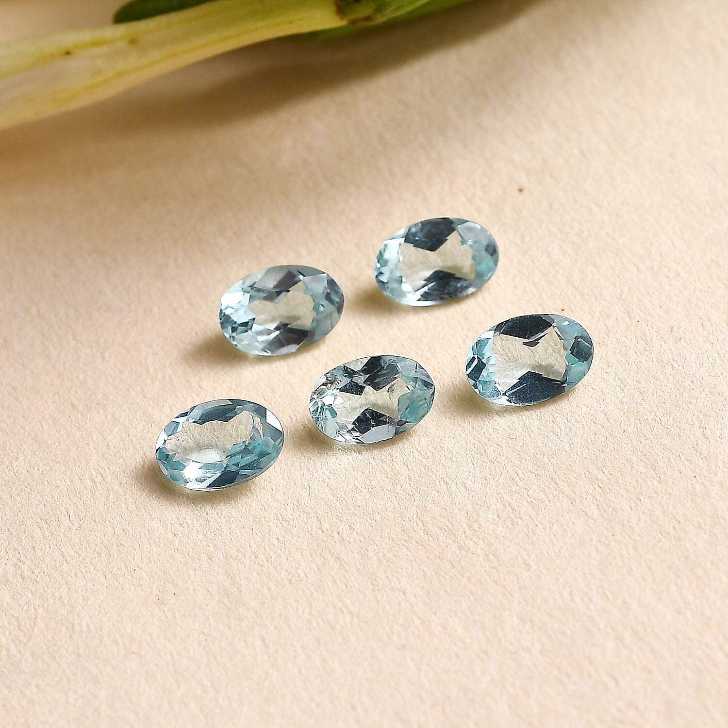 Set of 5 Lagoon Apatite Loose Gemstones in Oval Shape (6x4mm) 7932409 2