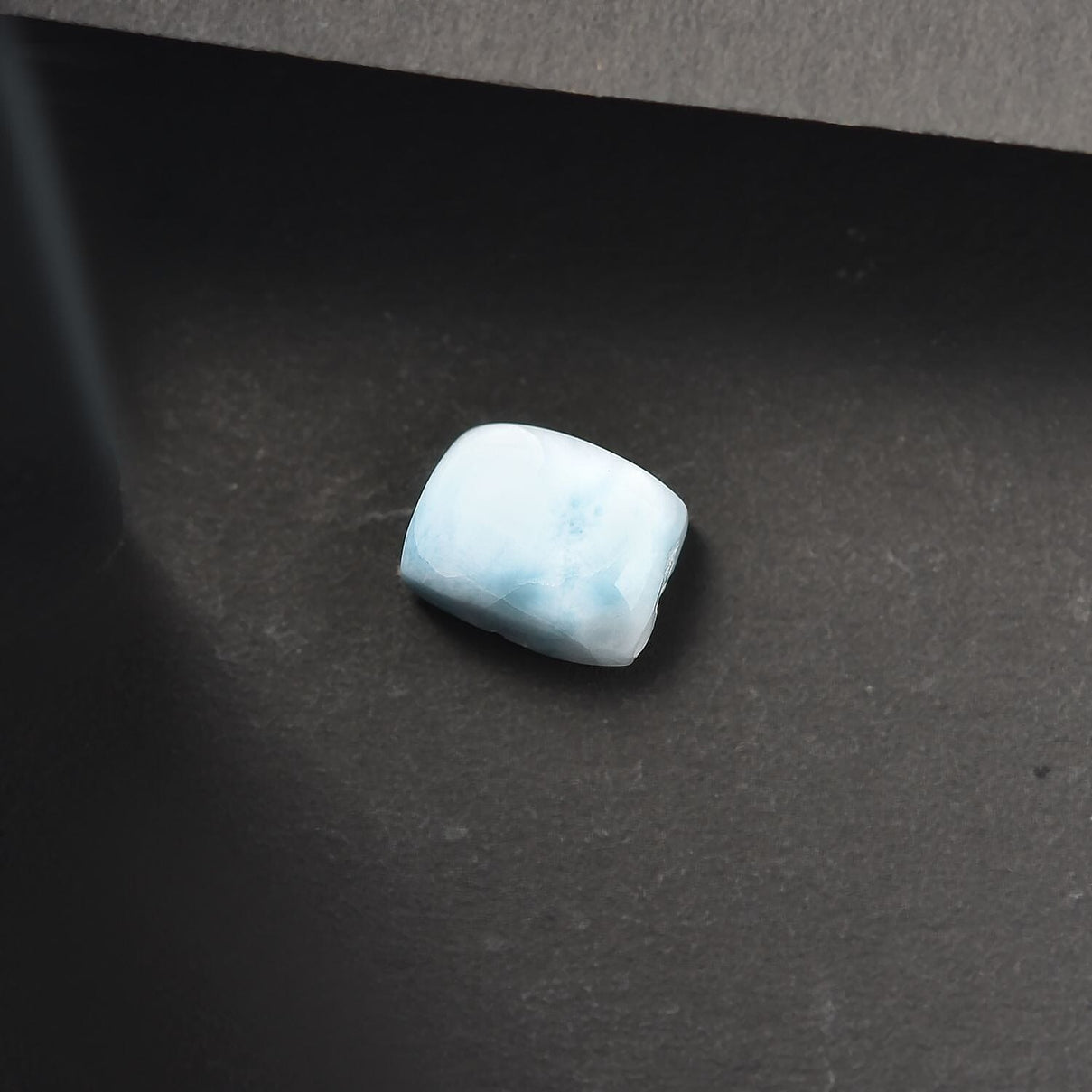 A Larimar Loose Gemstone in Cushion Shape (9x7mm) 2.26 ct. 8025717 1