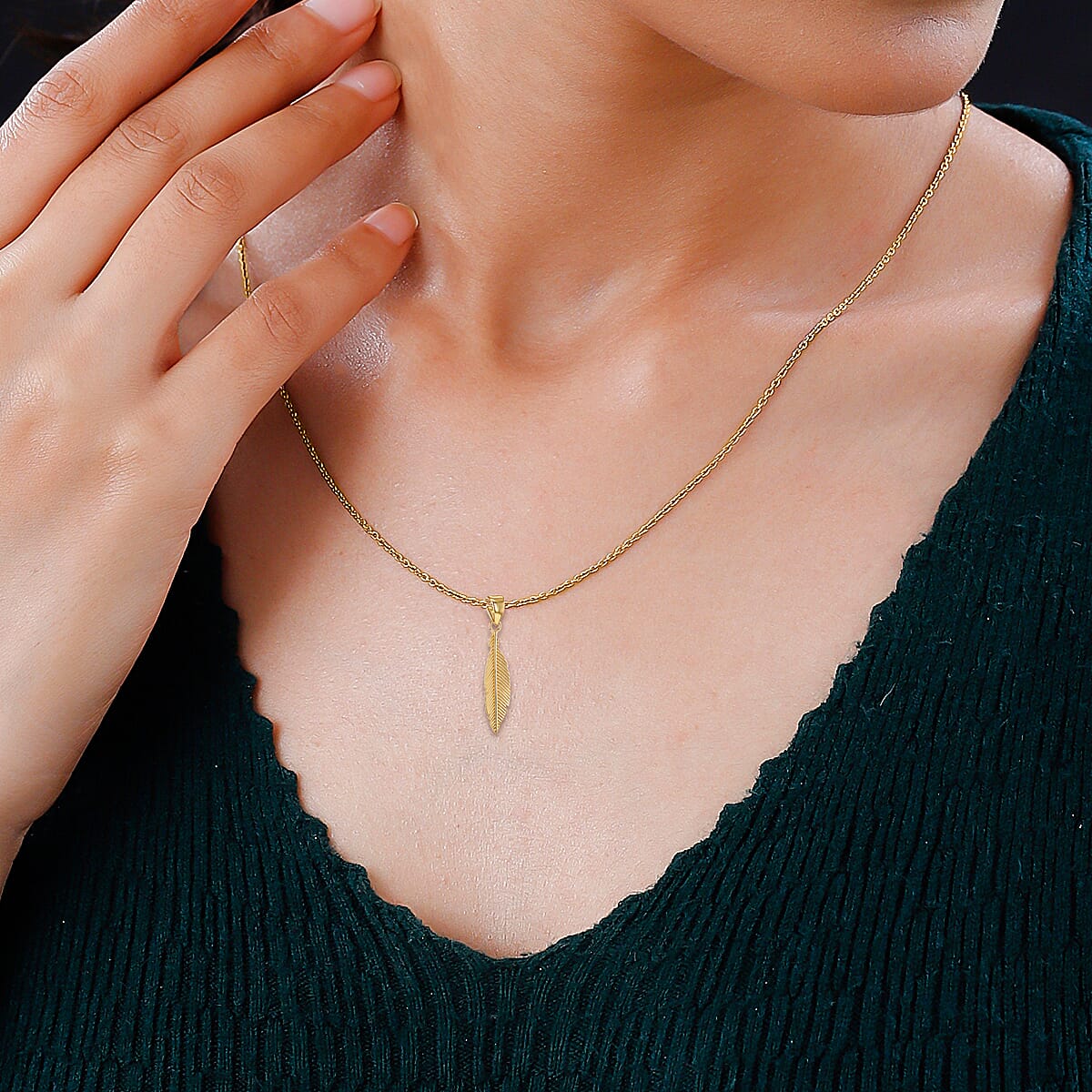 Leaf Pendant in 9K Yellow Gold 7568356 1