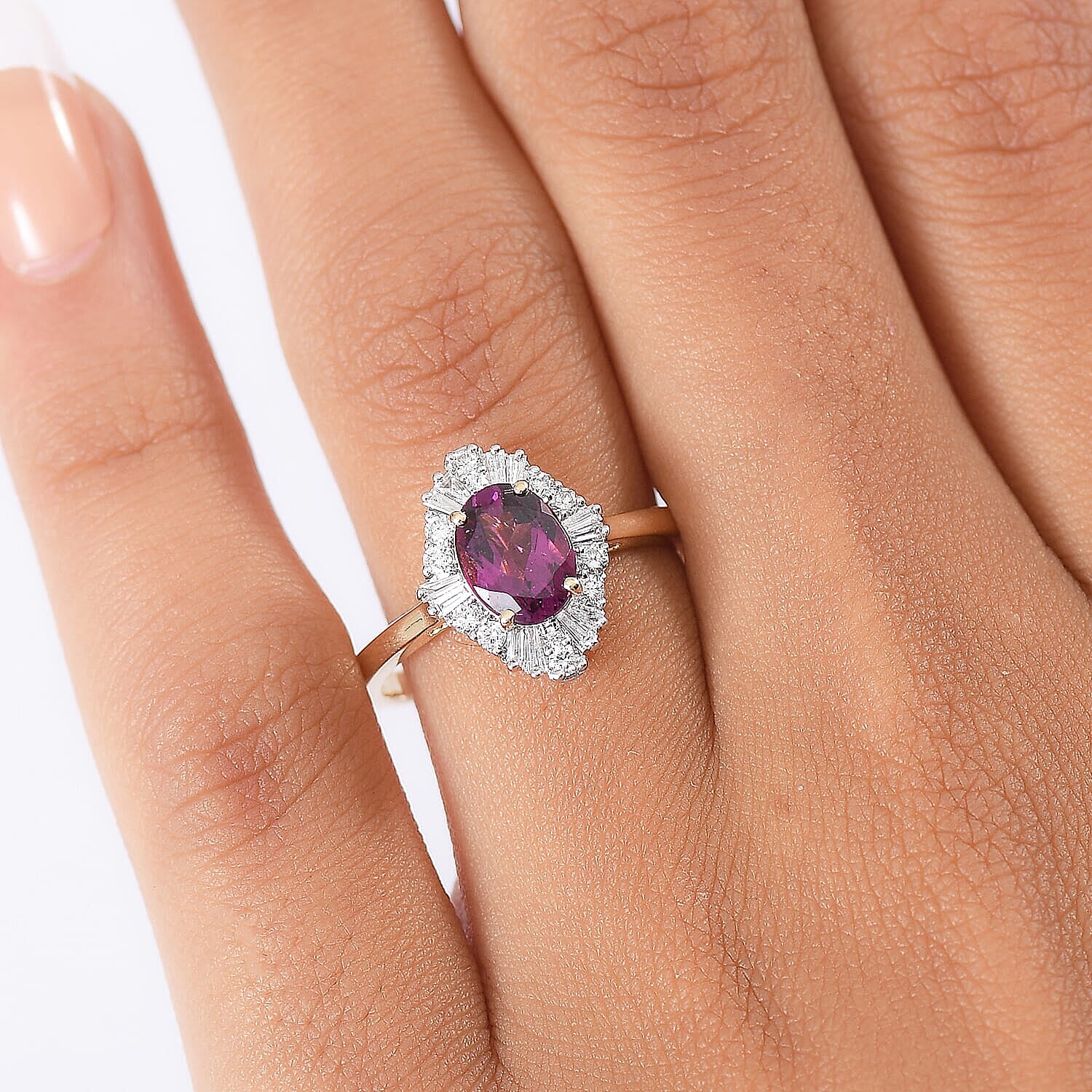 Certified &amp; Appraised LUXURIANT 1.82 Ct. AAA Radiant Ember Garnet, Lab Grown Diamond Halo Ring in 10K Yellow Gold (SI, GH) 8284426 3