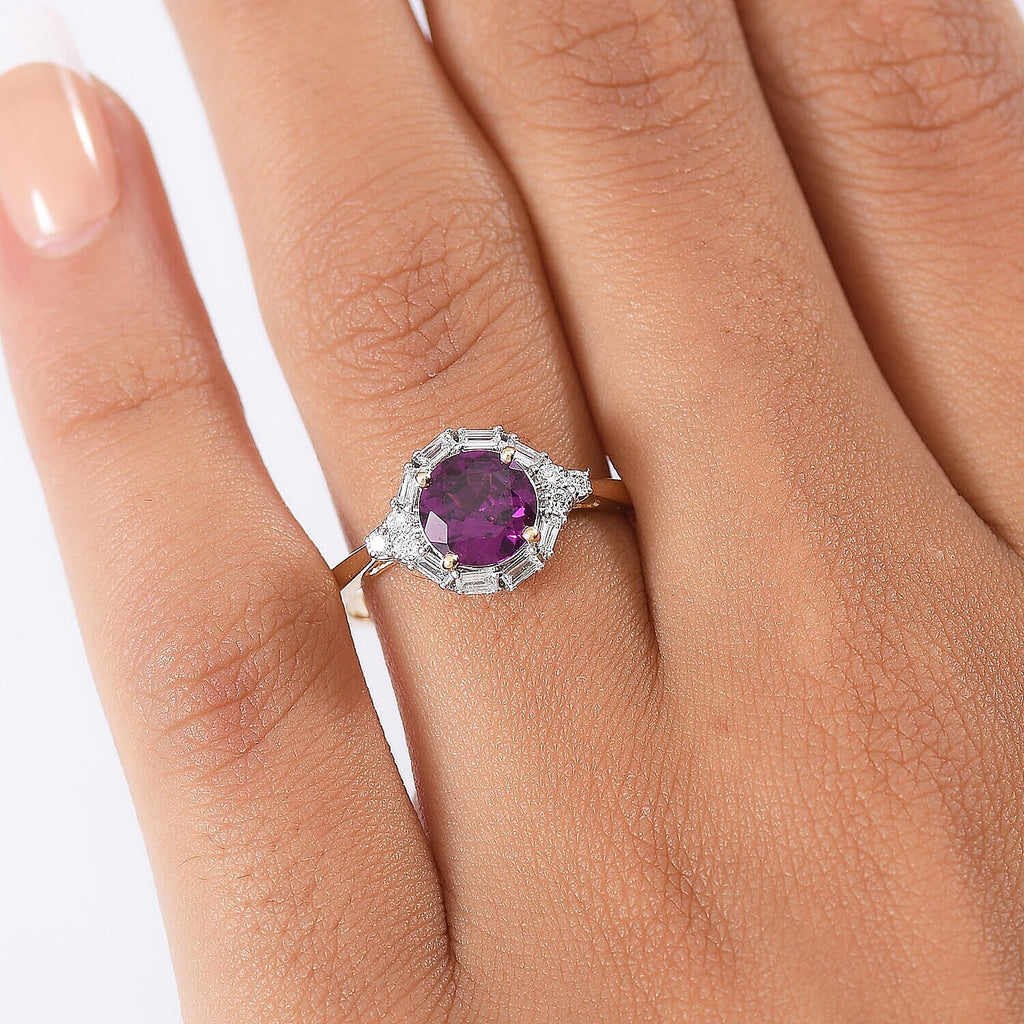 Luxuriant 10K Yellow Gold AAA Radiant Ember Garnet, Lab Grown Diamond Main Stone With Side Stone Ring, Gold Wt.2.46 Gms  1.764  Ct.