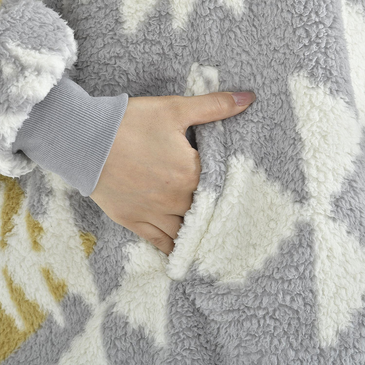 Luxurious Super Soft Sherpa Blanket Hood (Over Sized - 194x98Cm)- Grey 7014125 7