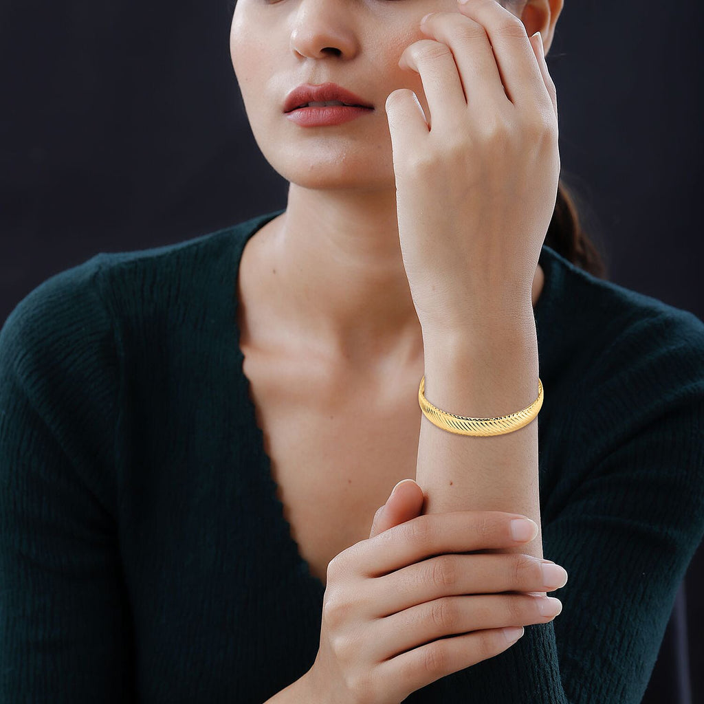 Maestro Collection - 9K Yellow Gold Bangle (Size - 7.5 ), Gold Wt. 6.00 Gms