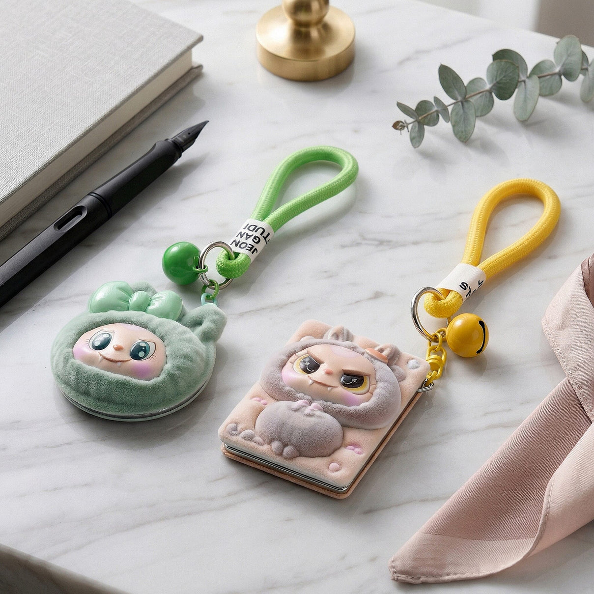 Set of 2 - 3D Character Design Compact Mirrors - Yellow &amp; Green 8426971 2