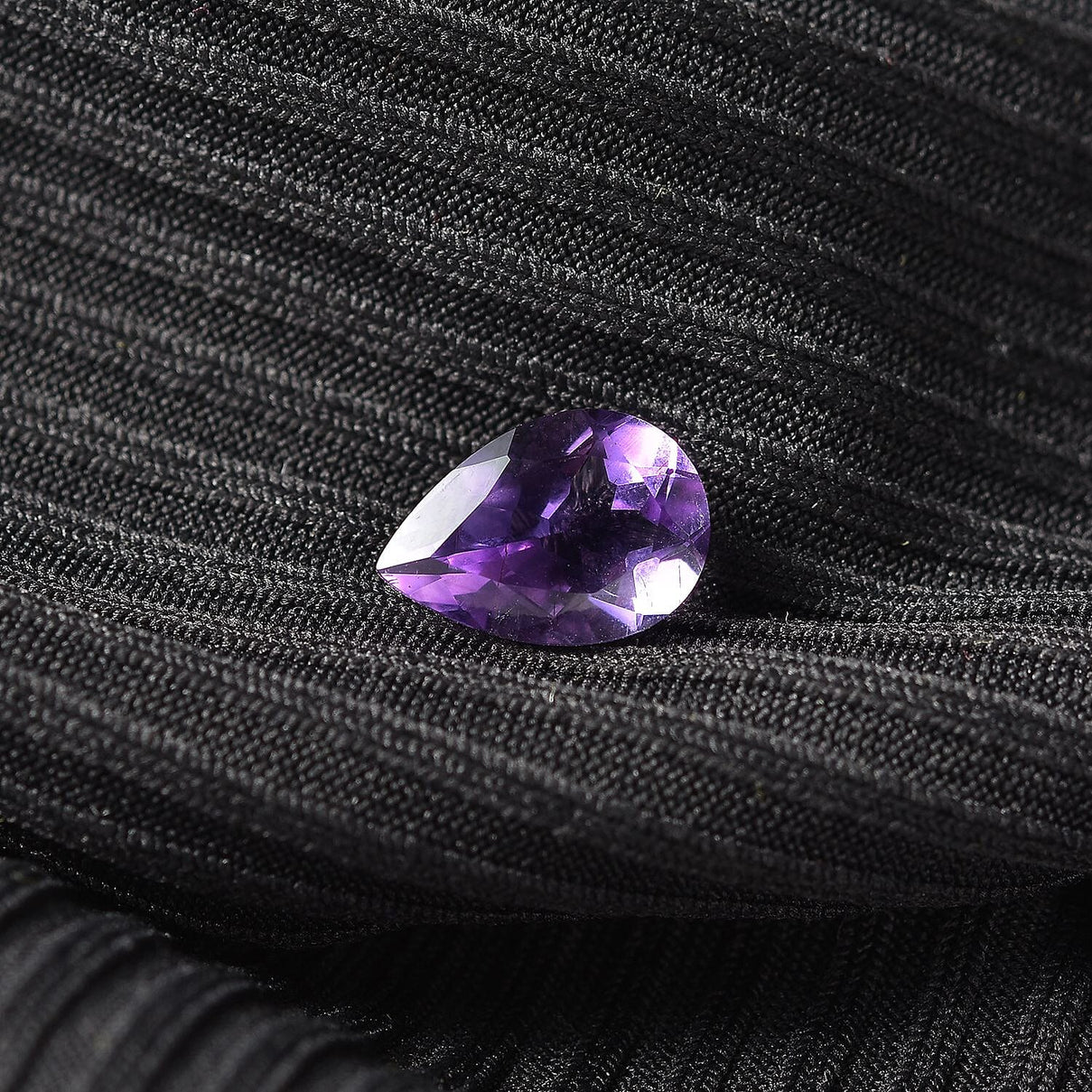 A Moroccan Amethyst Loose Gemstone in Pear Shape (10x7mm) 1.65 ct. 8024860 1
