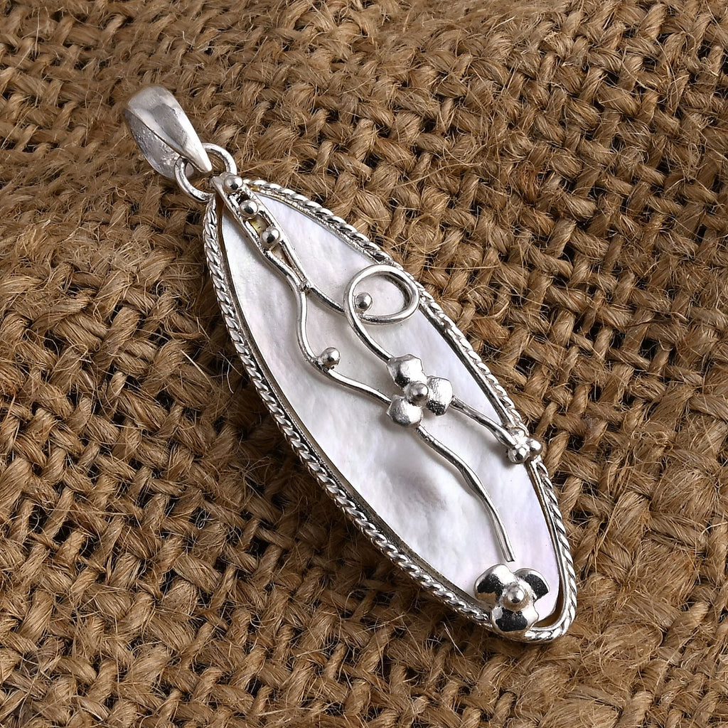 Mother Of Pearl Pendant Sterling Silver, Silver Wt. 4.00 Gms.