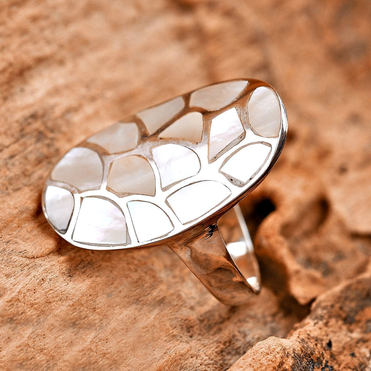 Mother Of Pearl  Ring  Sterling Silver 24.00 ct,  Silver Wt. 5.1 Gms  24.000  Ct. 7656712 1
