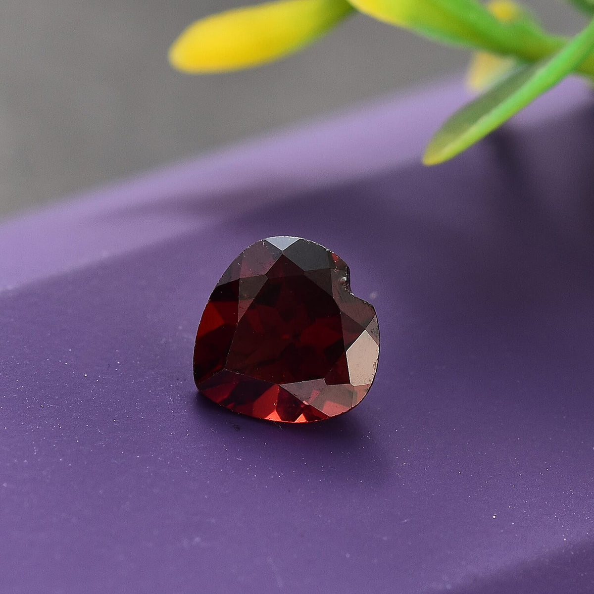 1.75 Ct. Mozambique Garnet Loose Gemstone in Heart Shape 8062270 1