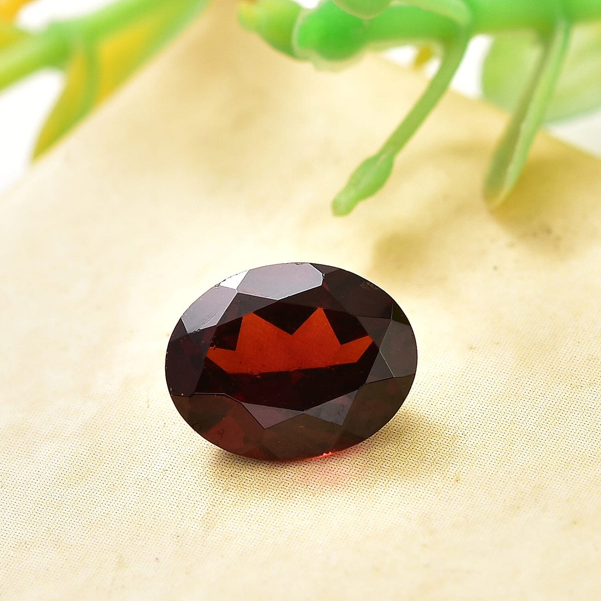 1.99 Ct. Mozambique Garnet Loose Gemstone in Oval Shape 8062274 1