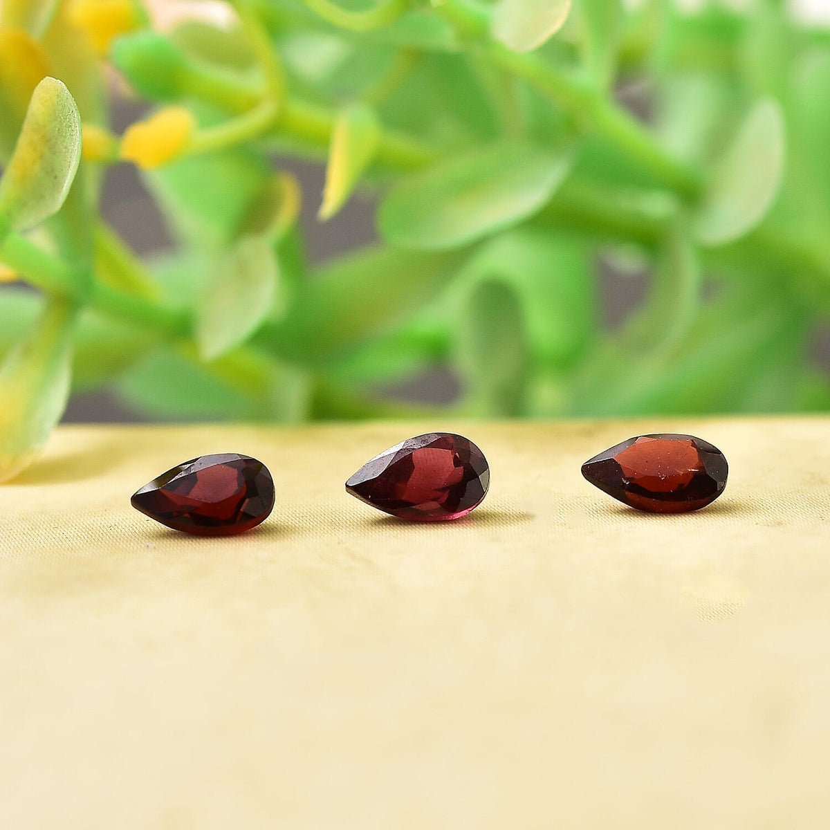 Set of 3 Mozambique Garnet Loose Gemstones in Pear Shape 0.72 Ct. 8062276 2