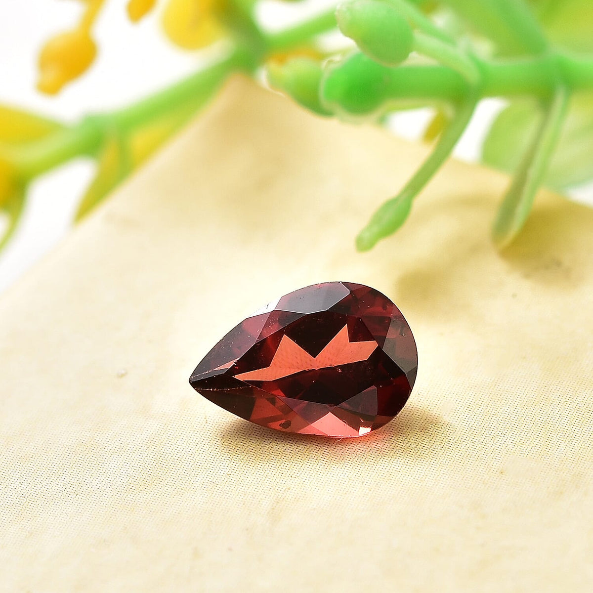 1.51 Ct. Mozambique Garnet Loose Gemstone in Pear Shape 8062279 1