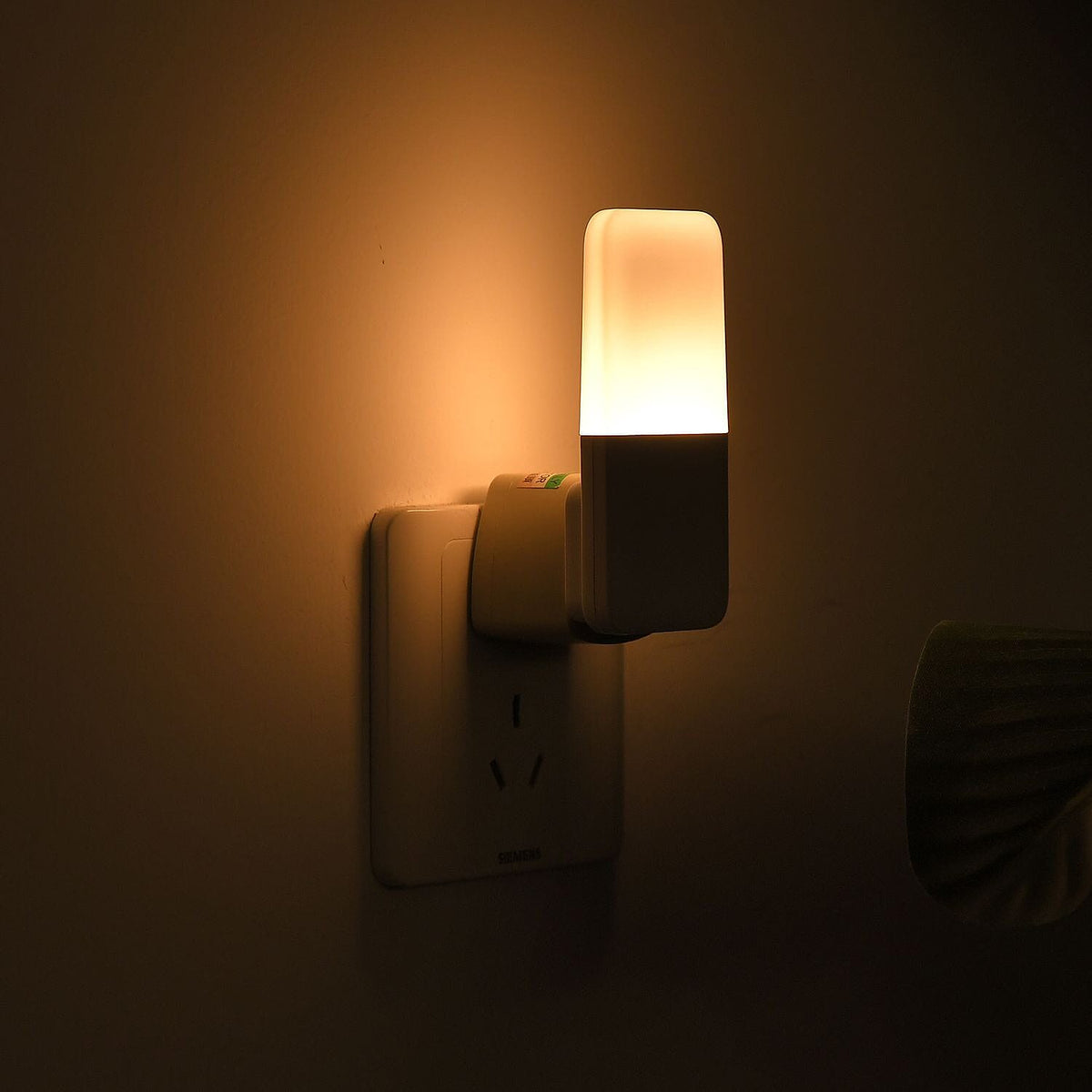 Pack of 4 of Dusk to Dawn Sensor LED Night Light 7568595 2