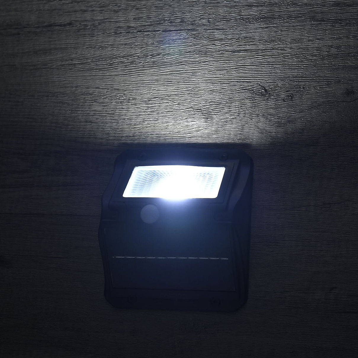 CL-108 Solar-Powered Outdoor Lamp with Motion Sensor 7534624 4