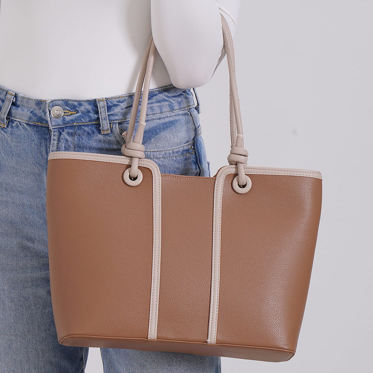 Elegant Two-Tone Tote Handbag for Everyday Use - Brown &amp; Beige 8043267 3