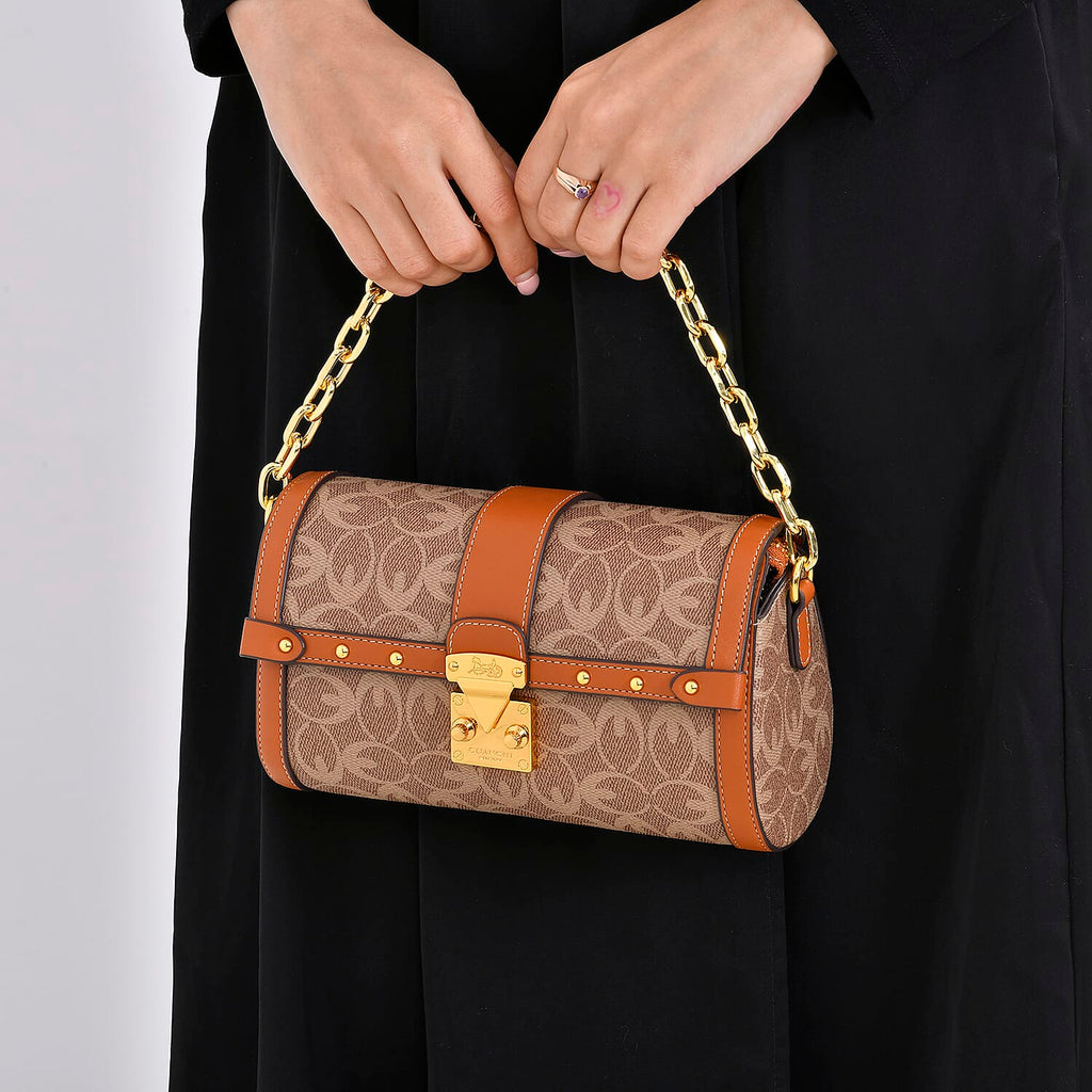 Guanchi Crossbody Bag with Exterior Zipped Pocket - Chain Strap - Brown