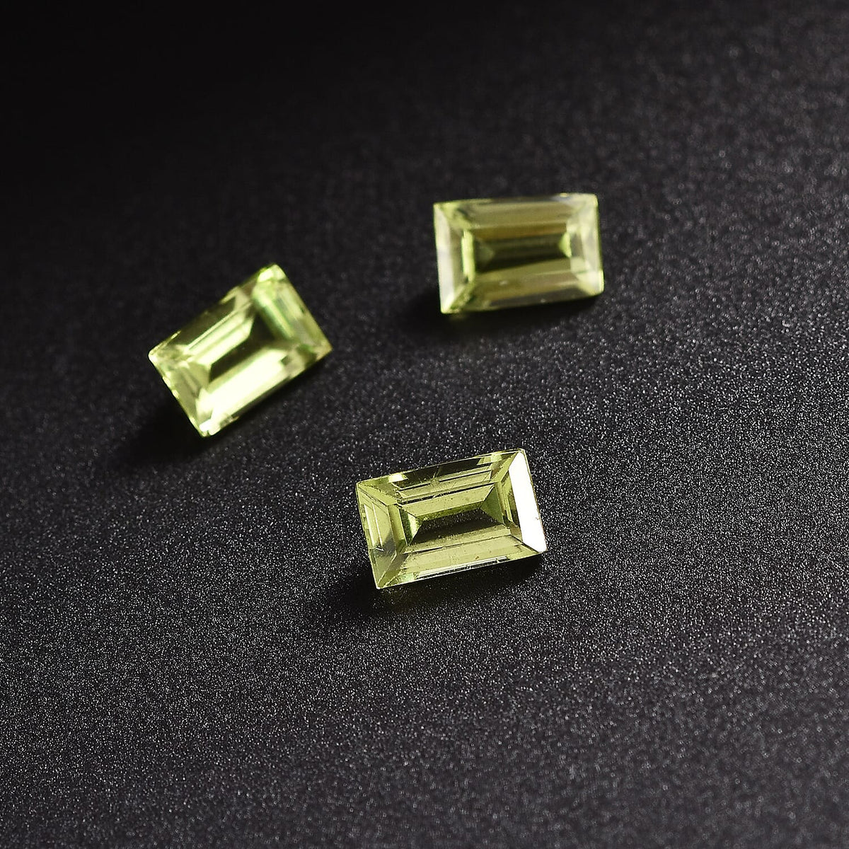 Set of 3 Peridot Loose Gemstones in Baguette Shape 1.61 Ct. (6x4 mm) 8068404 1