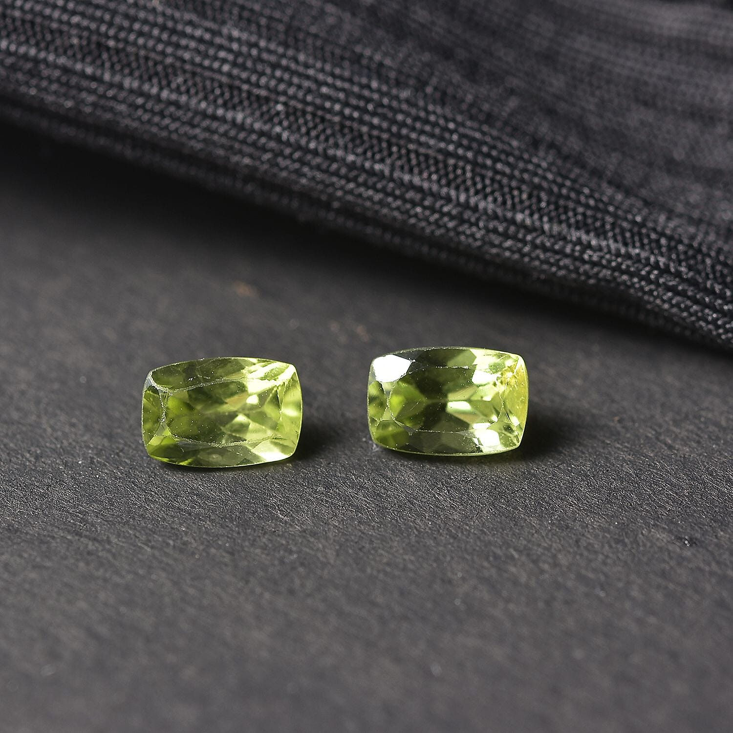 Set of 2 A Peridot Loose Gemstones in Cushion Shape (6x4mm) 0.97 ct. 8025912 1