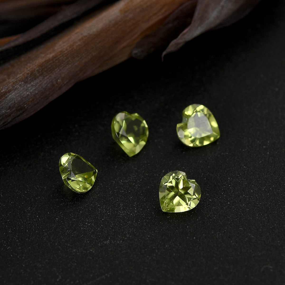 Set of 4 Peridot Loose Gemstones in Heart Shape (4.0mm) 7763295 1