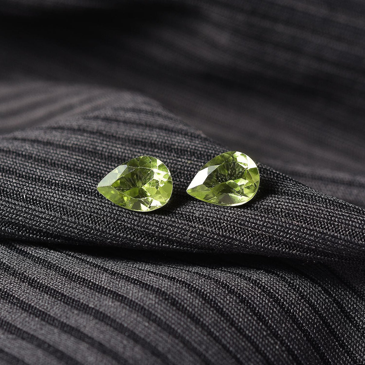 Set of 2 A Peridot Loose Gemstones in Pear Shape (8x6mm) 2 ct. 8025917 1