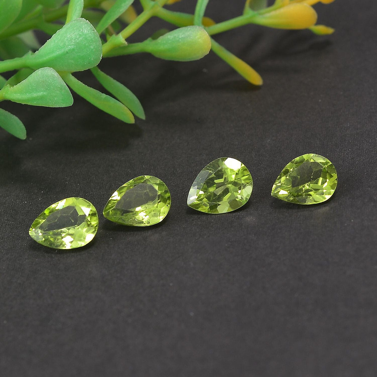 Set of 4 A Peridot Loose Gemstones in Pear Shape (9x7mm) 6.02 ct. 8025931 1