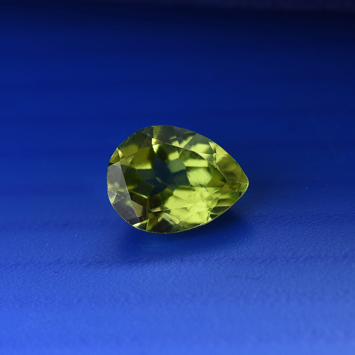 1.44 Ct. Peridot Loose Gemstone in Pear Shape (9x7 mm) 8068409 1