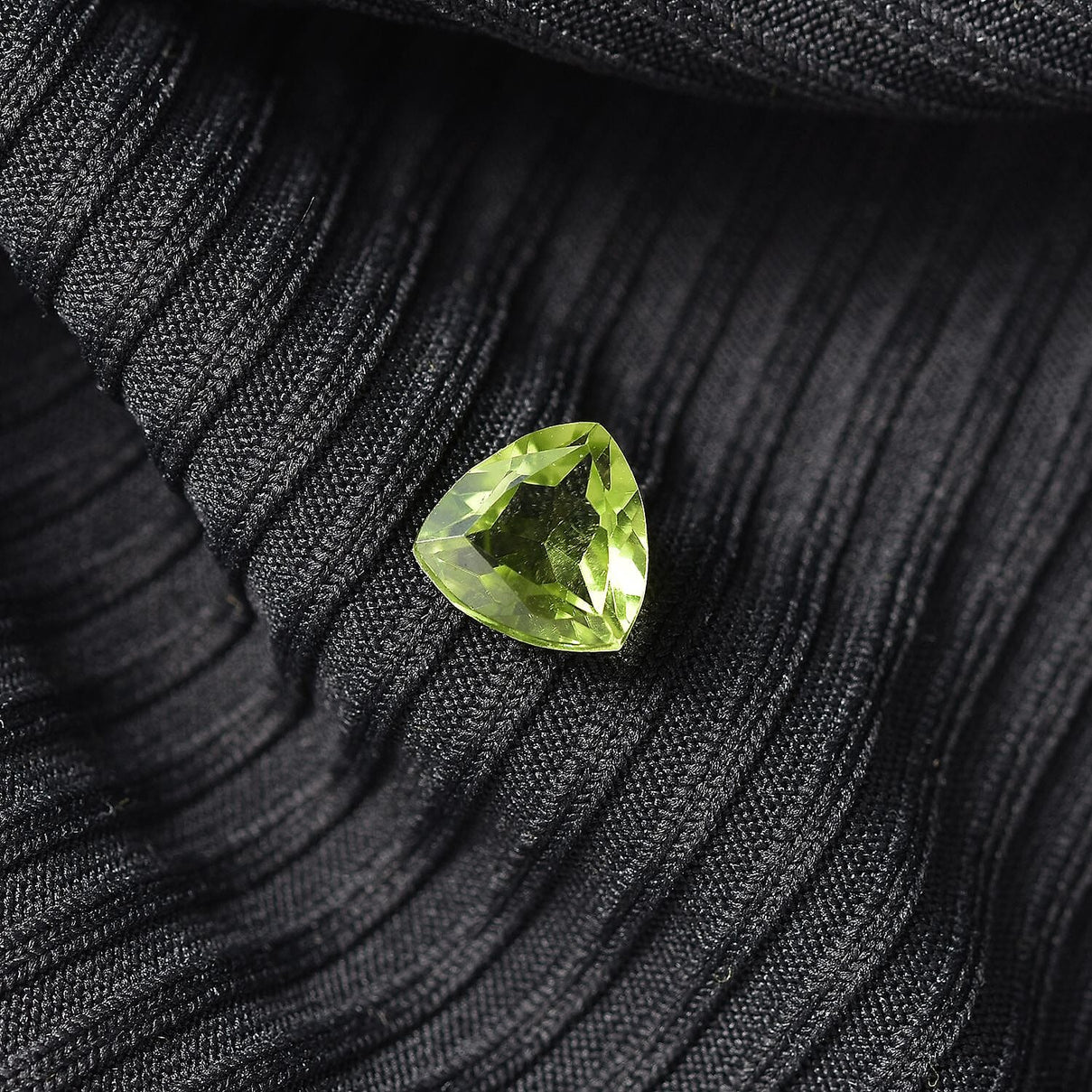 A Peridot Loose Gemstone in Trillion Shape (7mm) 1 ct. 8025925 1