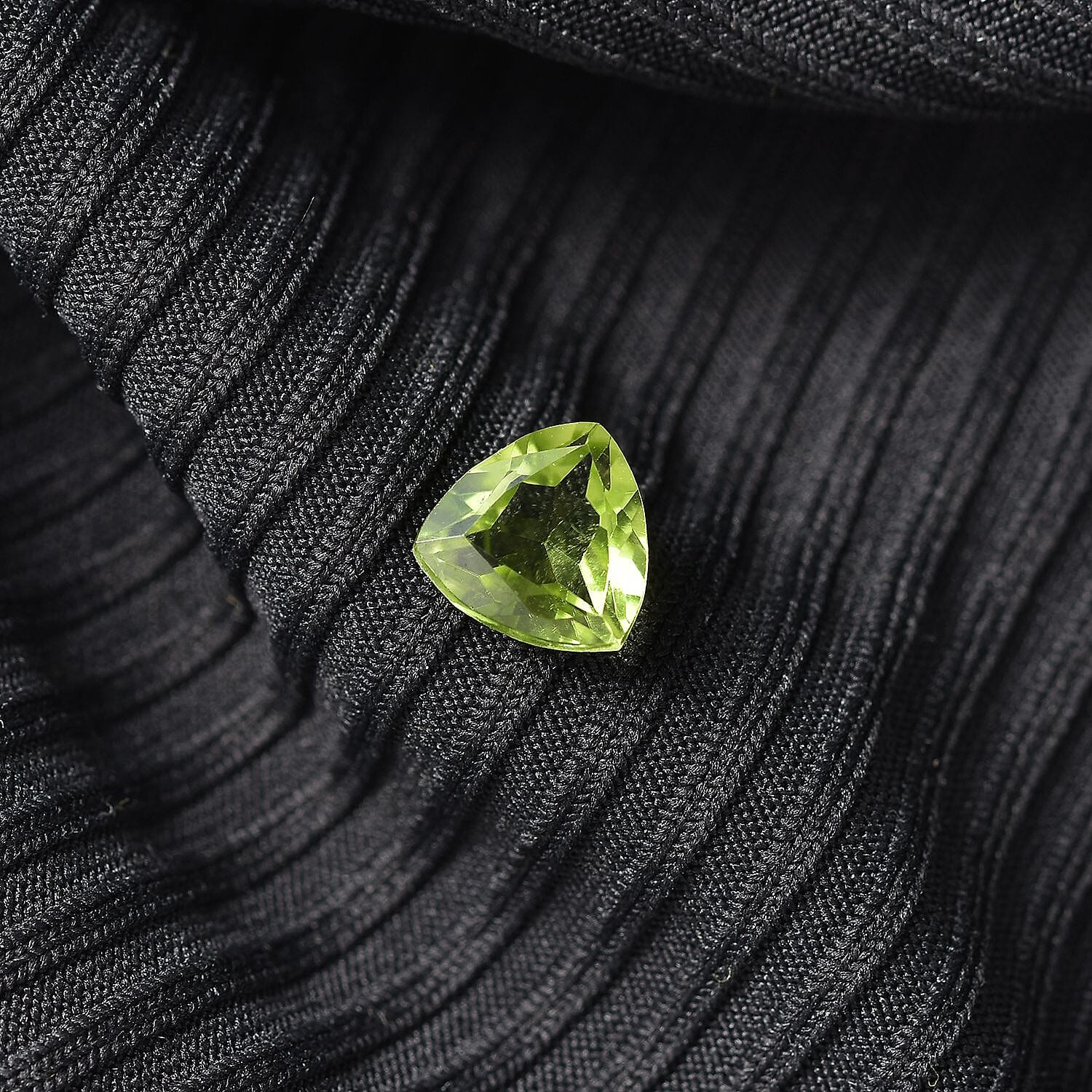 A Peridot Loose Gemstone in Trillion Shape (7mm) 1 ct. 8025925 1