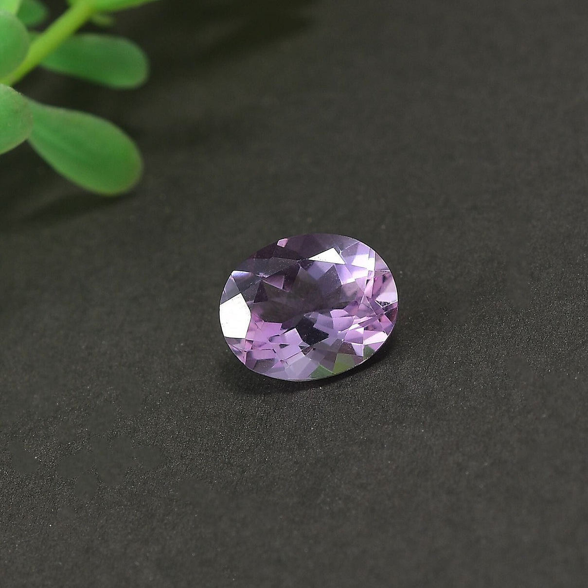 A Pink Amethyst Loose Gemstone in Oval Shape (12x10mm) 3.93 ct. 8024942 1