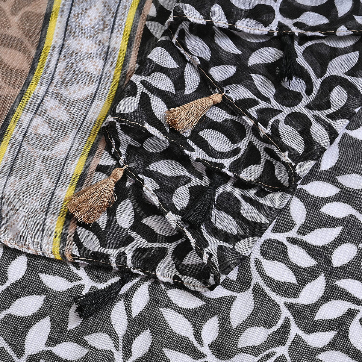 Closeout Deal New Arrival Printed Scarf with Tassels 7751711 9