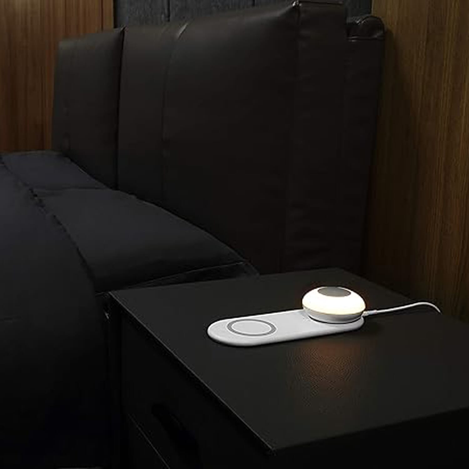 Portable Wireless Smartphone Charging Station (10W Fast Charging) - White 7768122 1