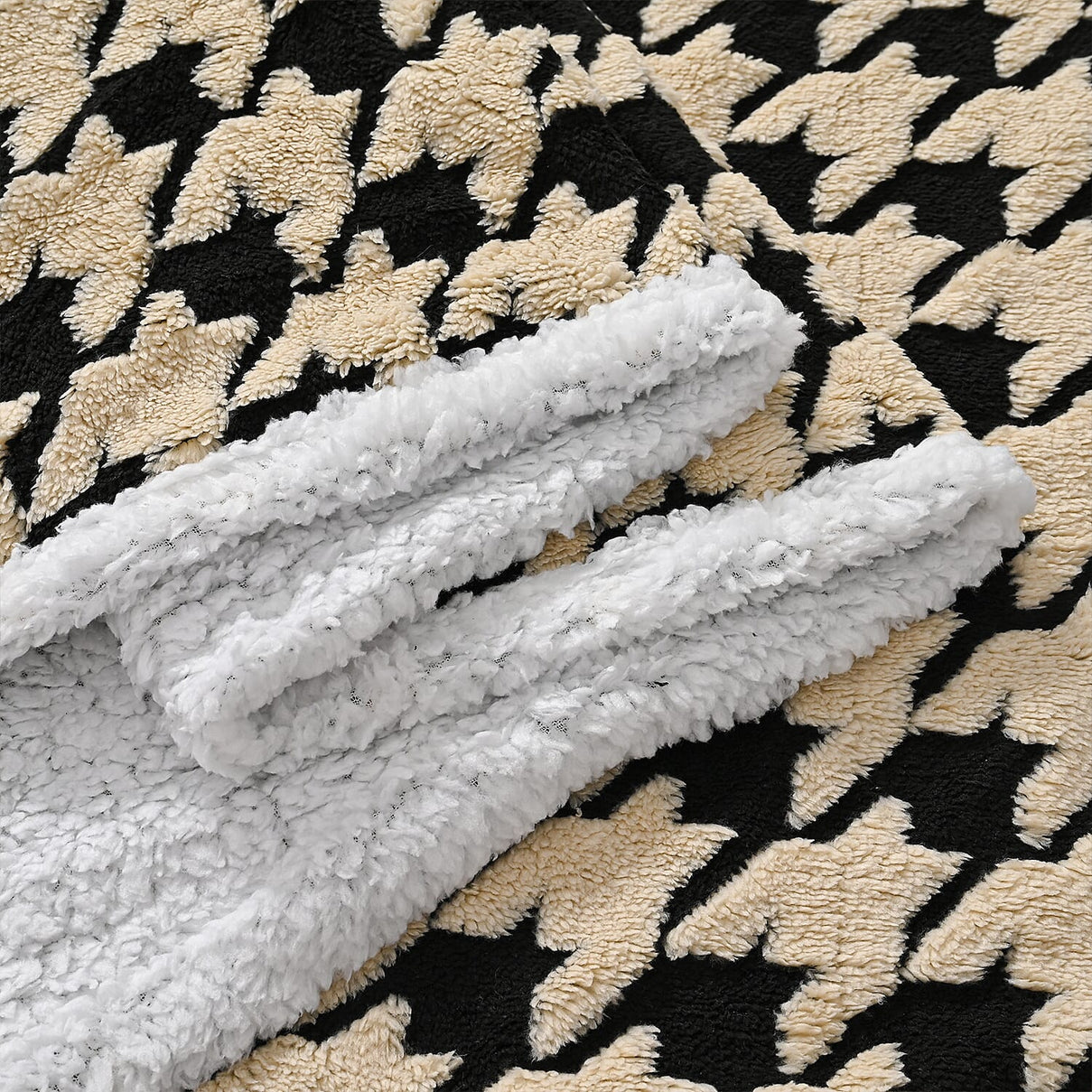 Pre Season Special Offer - Livmore Double Layer Sherpa Blanket - Black &amp; Cream (200x150cm) 8186101 3