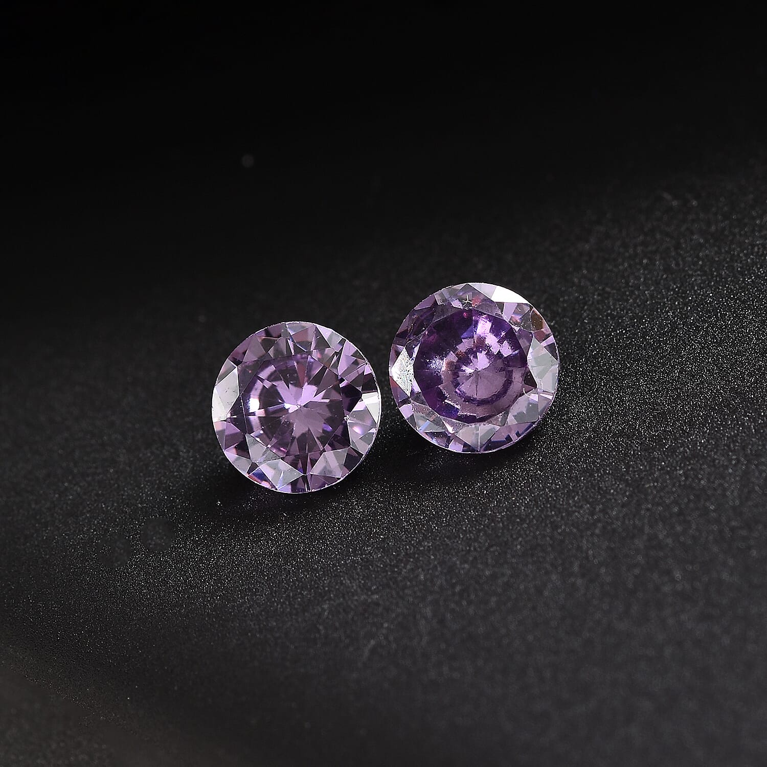 2.55 Ct. Set of 2 Purple Cubic Zirconia Loose Gemstones in Round Shape (6 mm) 8068510 2